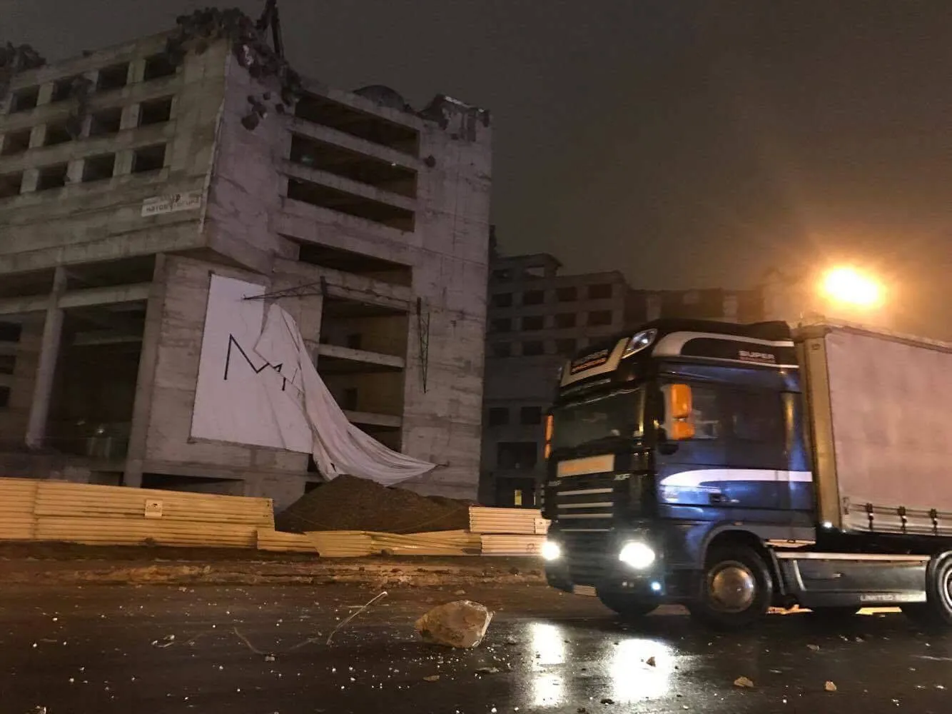 Pavojingi luitai krito į gatvę