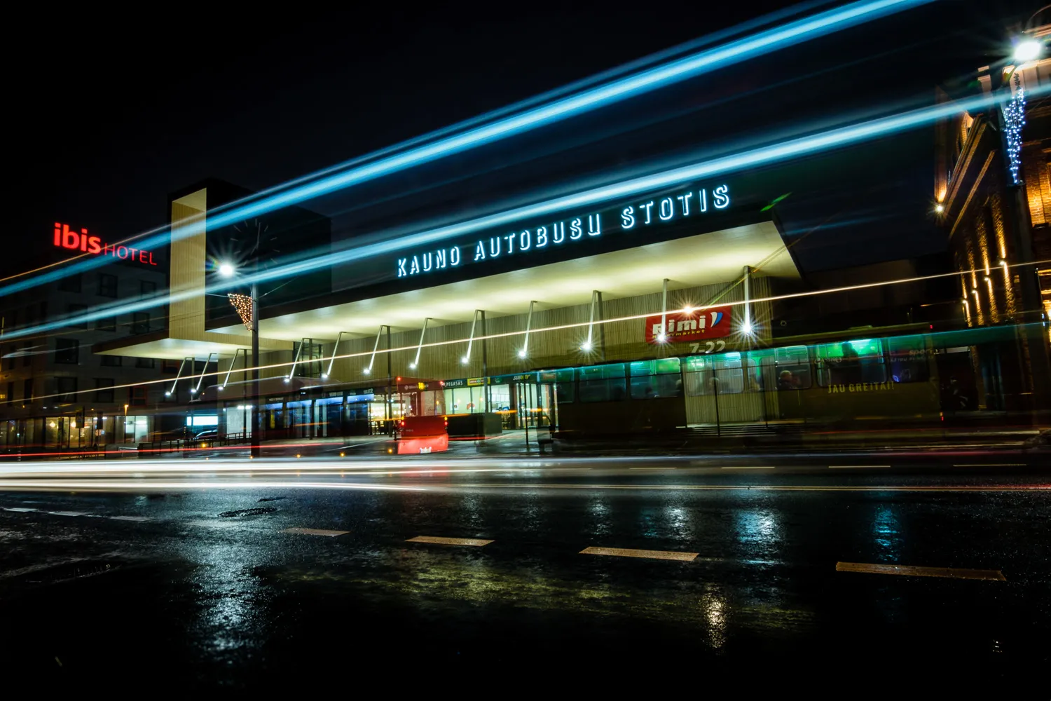 Rekonstruota Kauno autobusų stotis atvėrė duris