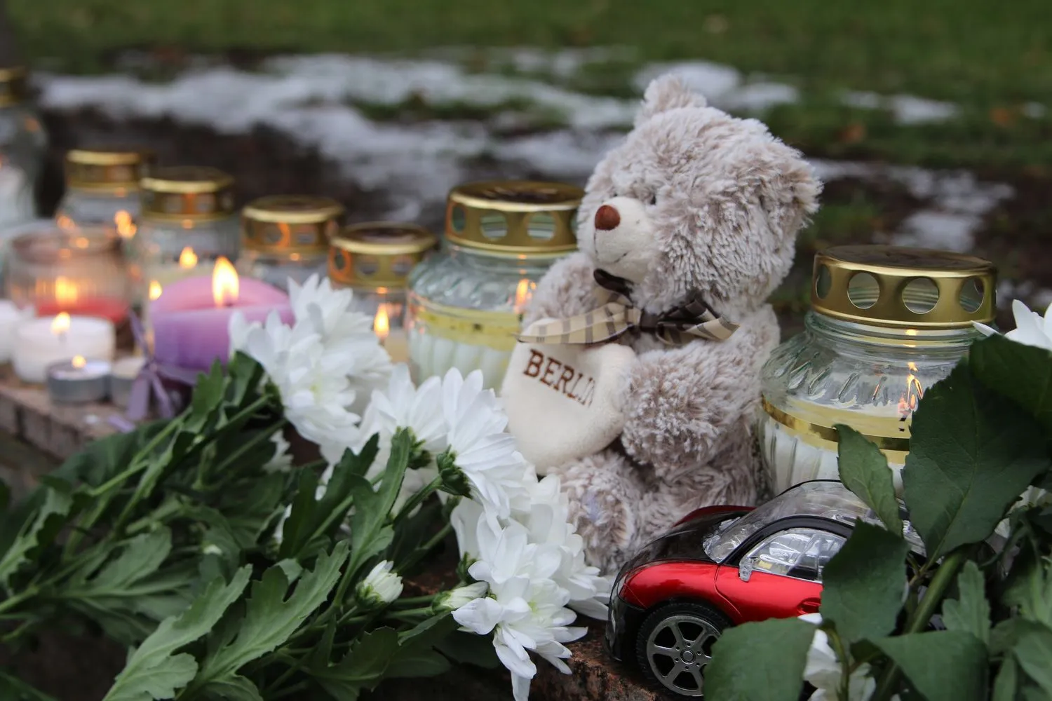 Žvakutės prie savivaldybės