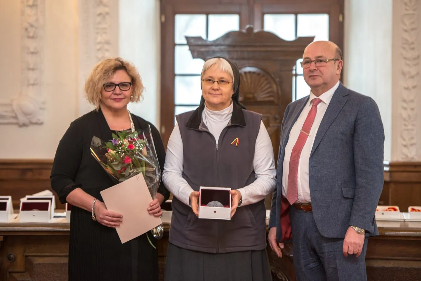 Išdalinti gerumo kristalai