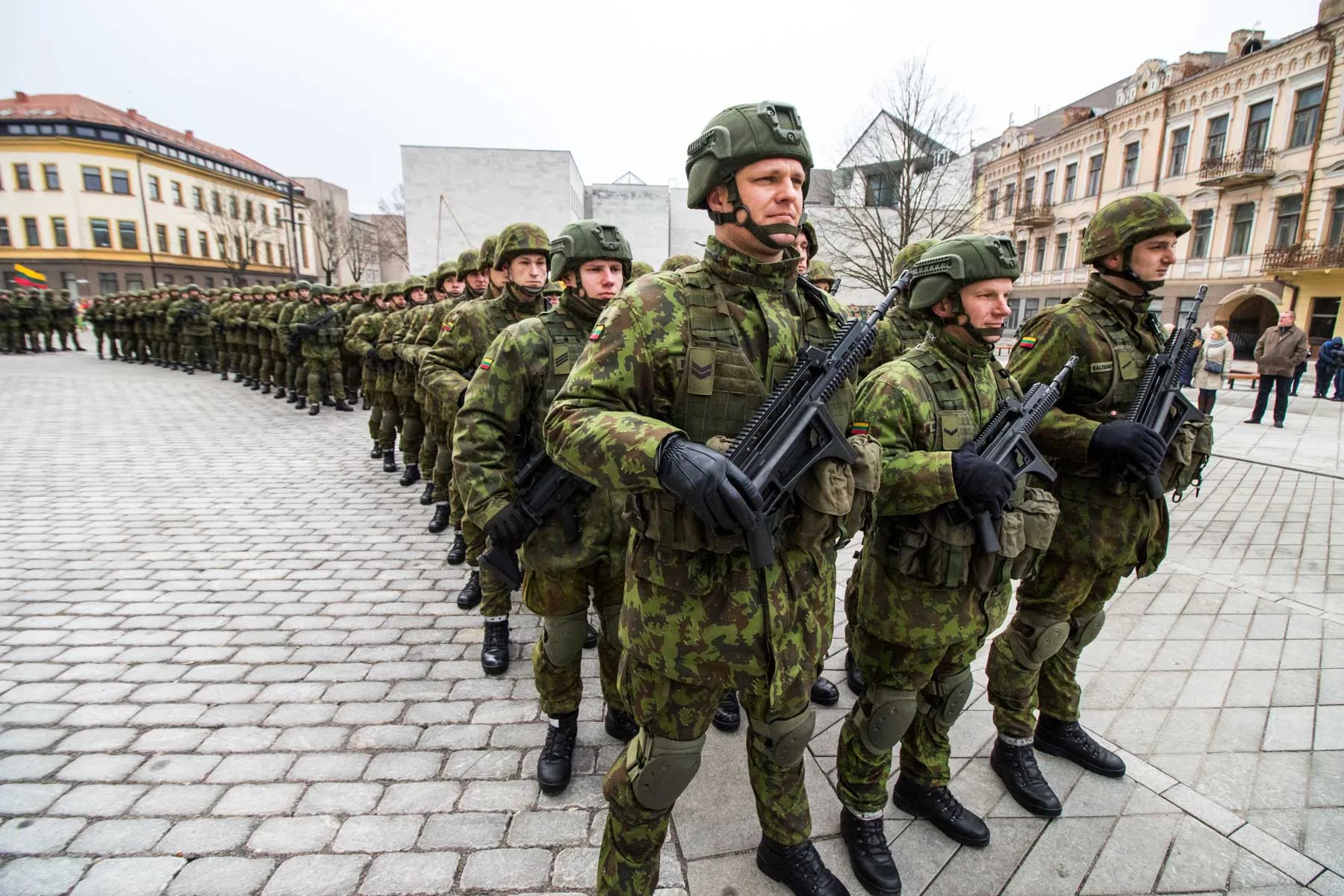 Kareiviai, kariuomenė, šauktiniai