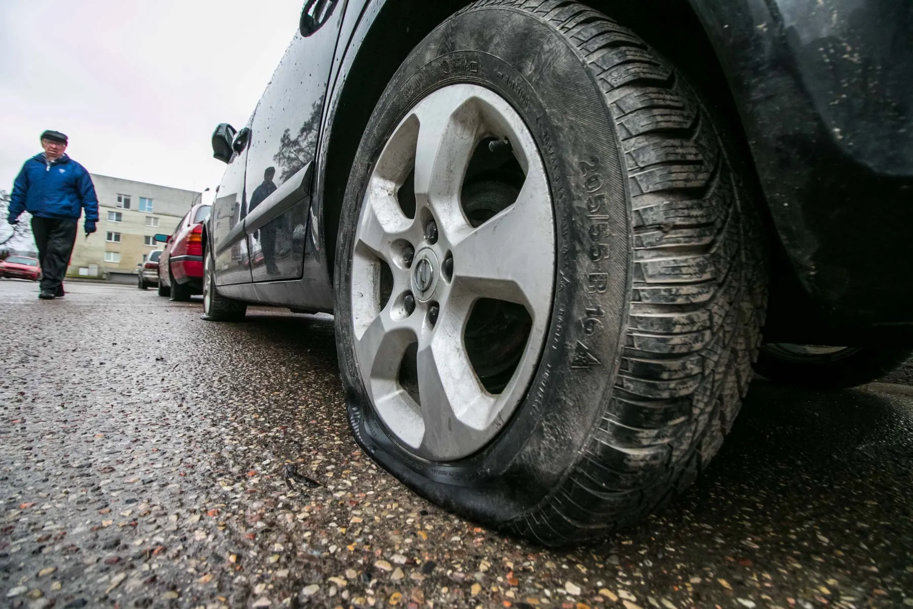 Supjaustytos automobilių padangos Dainavoje