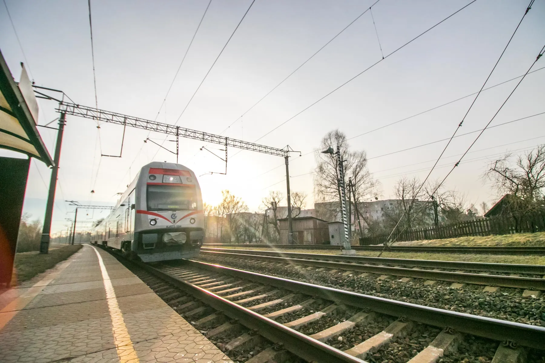 Traukinys, traukinių bėgiai