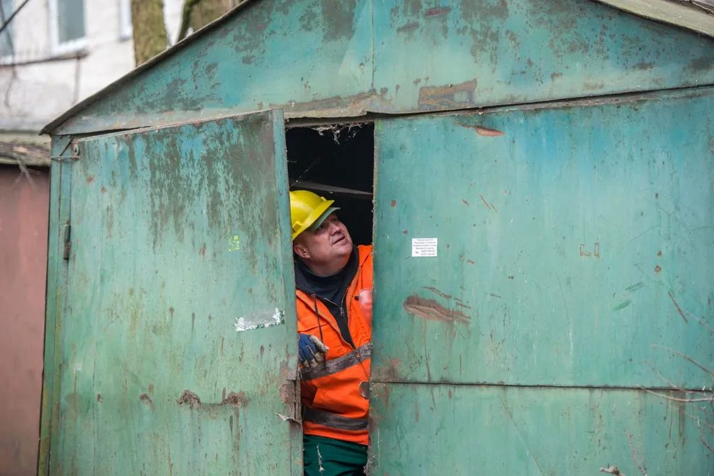 Naikina nelegalius garažus