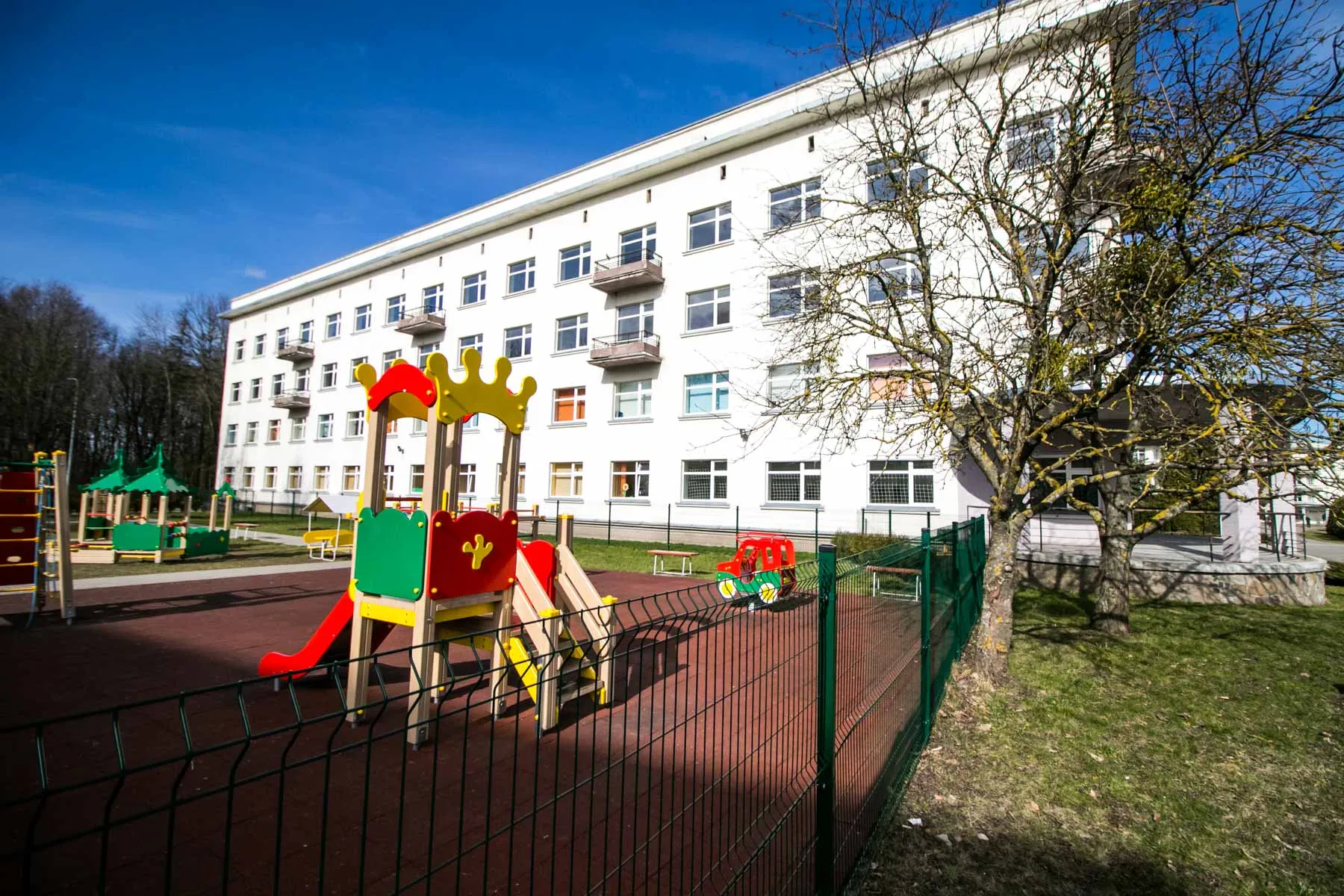 Darželis. Žaidimų aikštelė