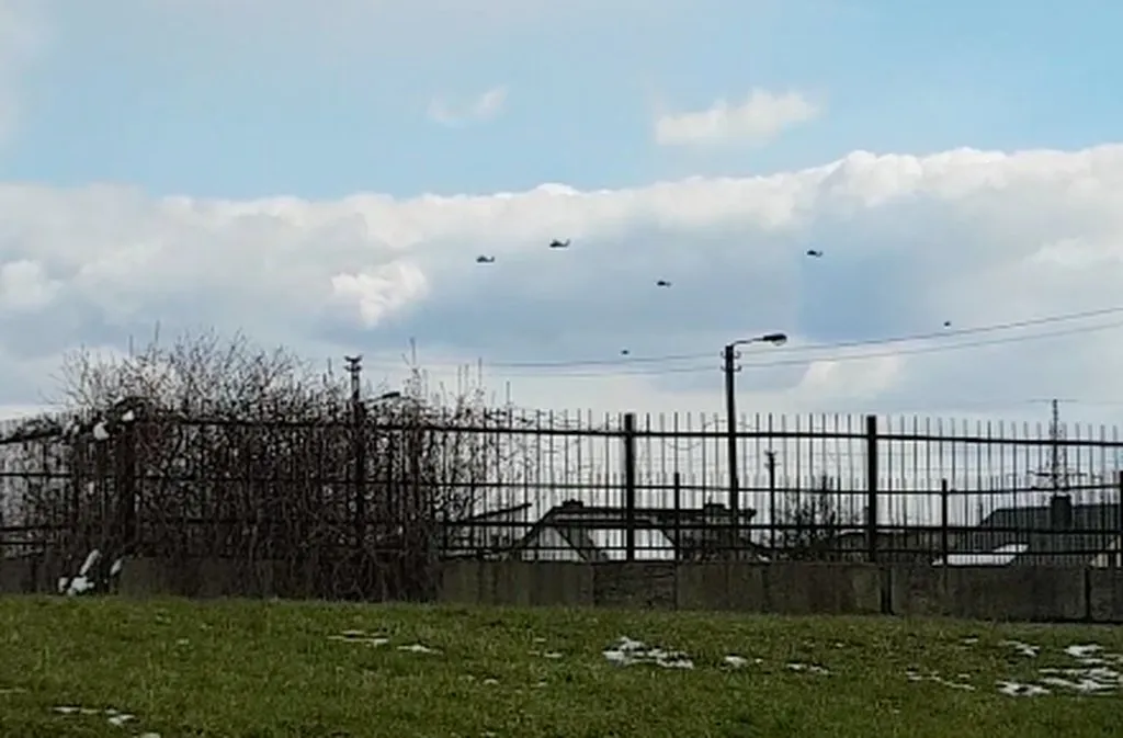 Kariniai sraigtasparniai virš Kauno