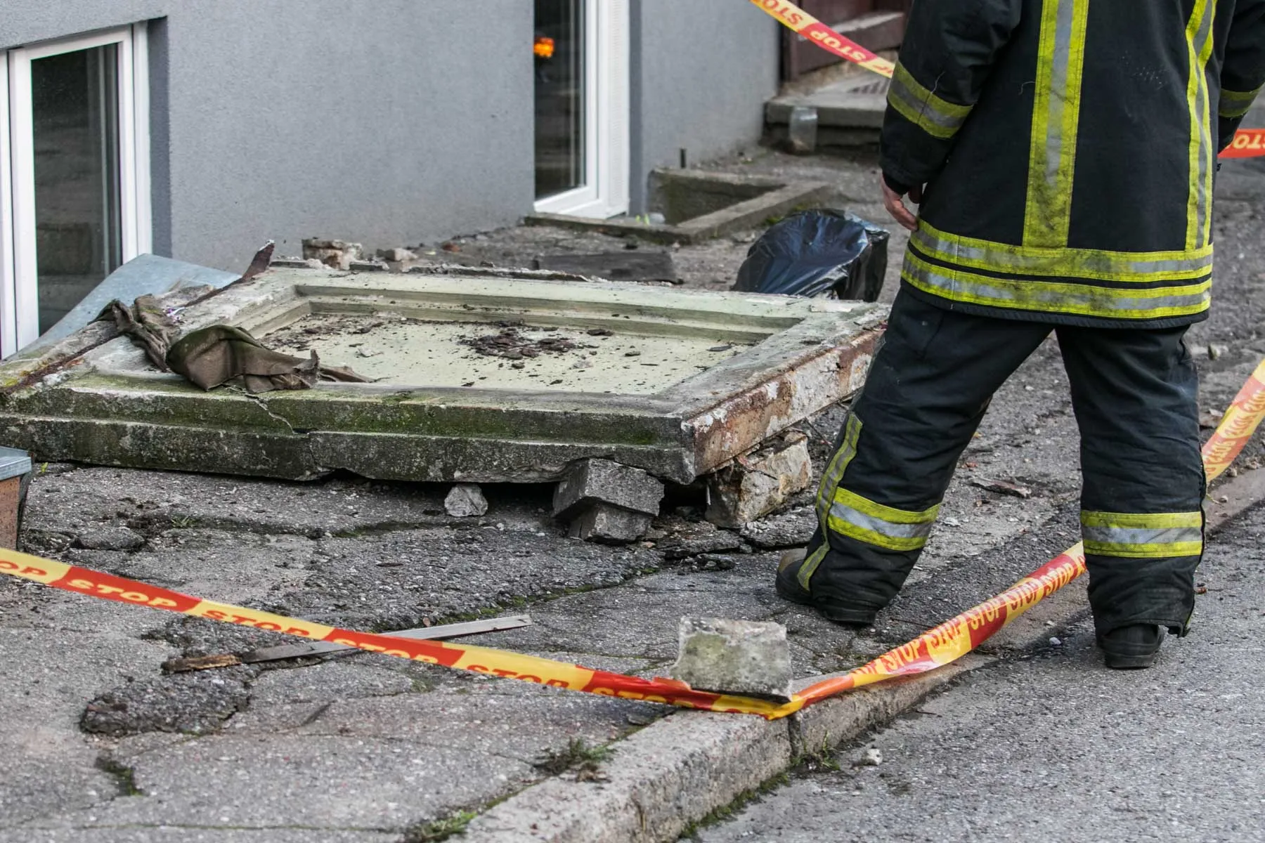 Gaisrininkai įvykio vietoje