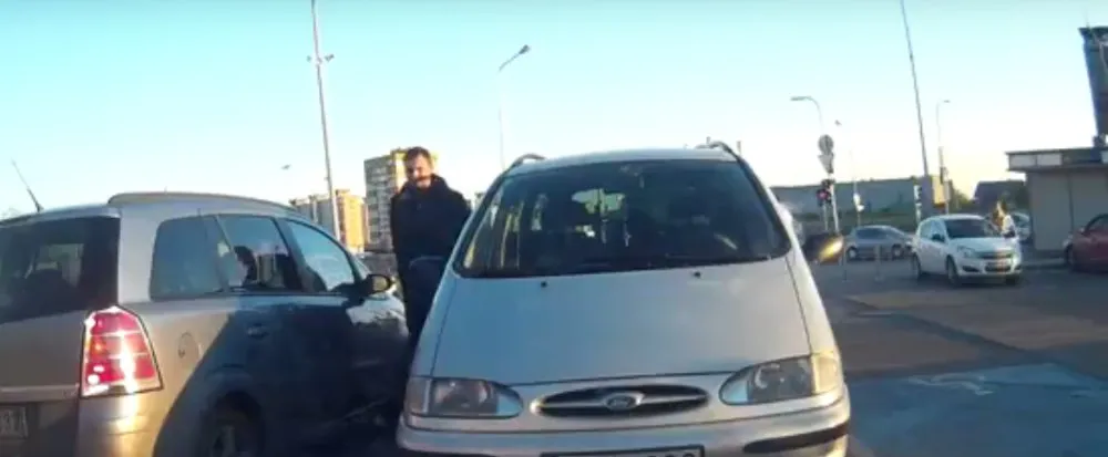 Galimai praduria padangą Ford automobiliui