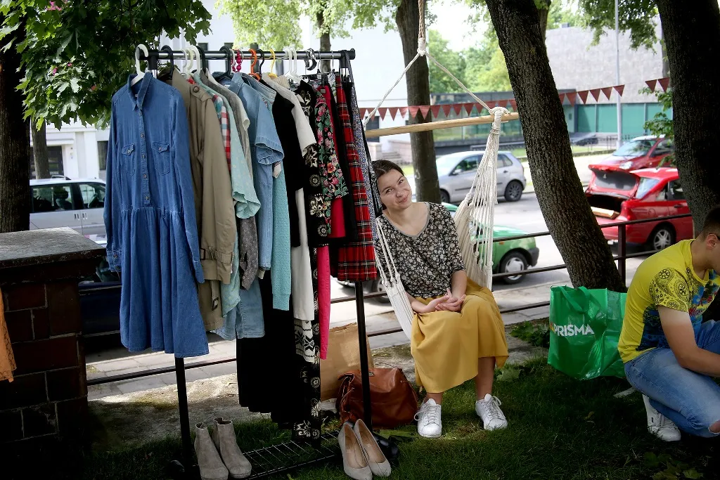 Blusturgis prie Kauno menininkų namų