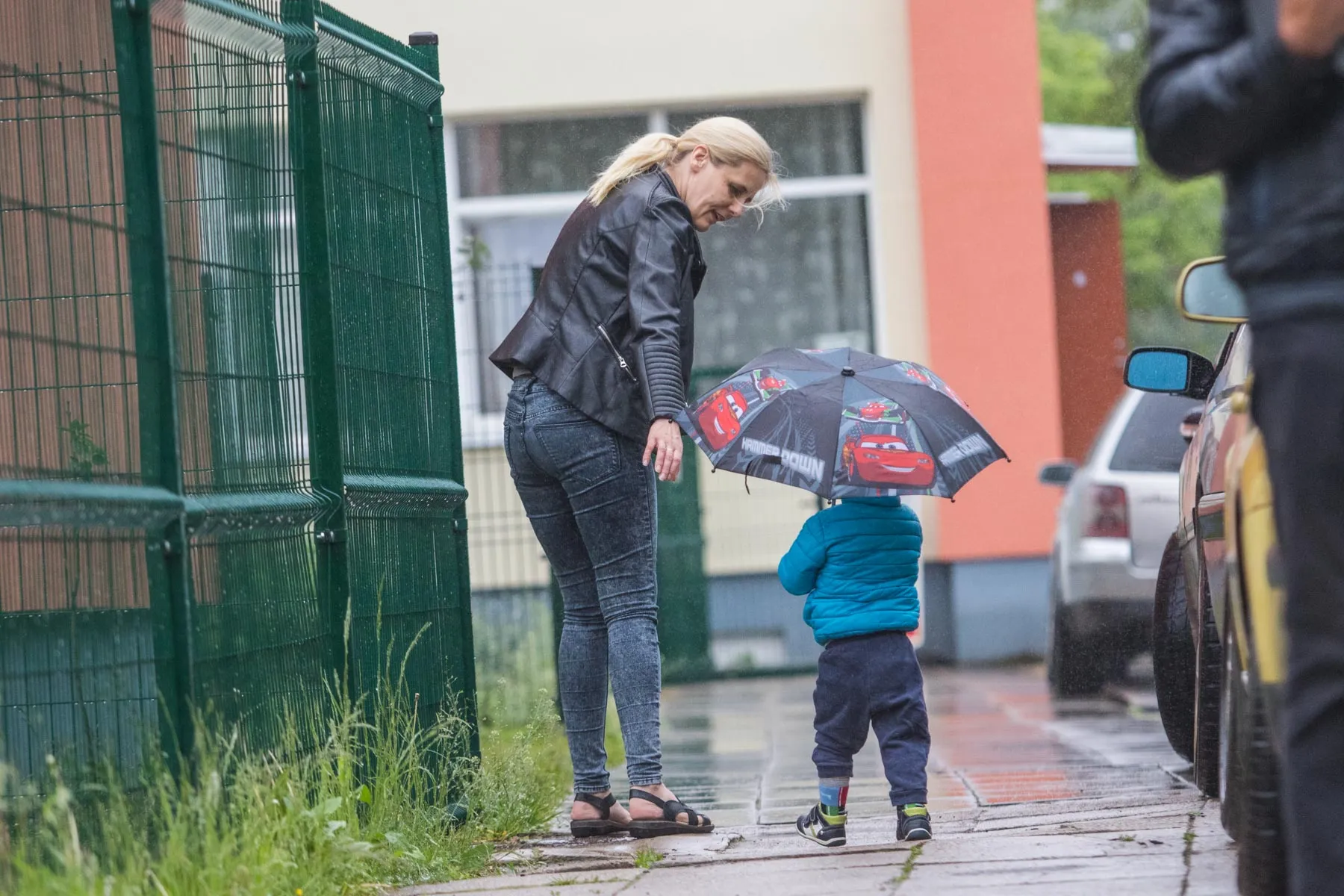Policijos reidas prie vaikų darželių