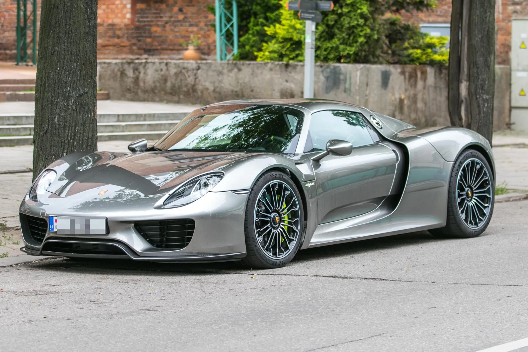 Prabangūs automobiliai Kauno gatvėse