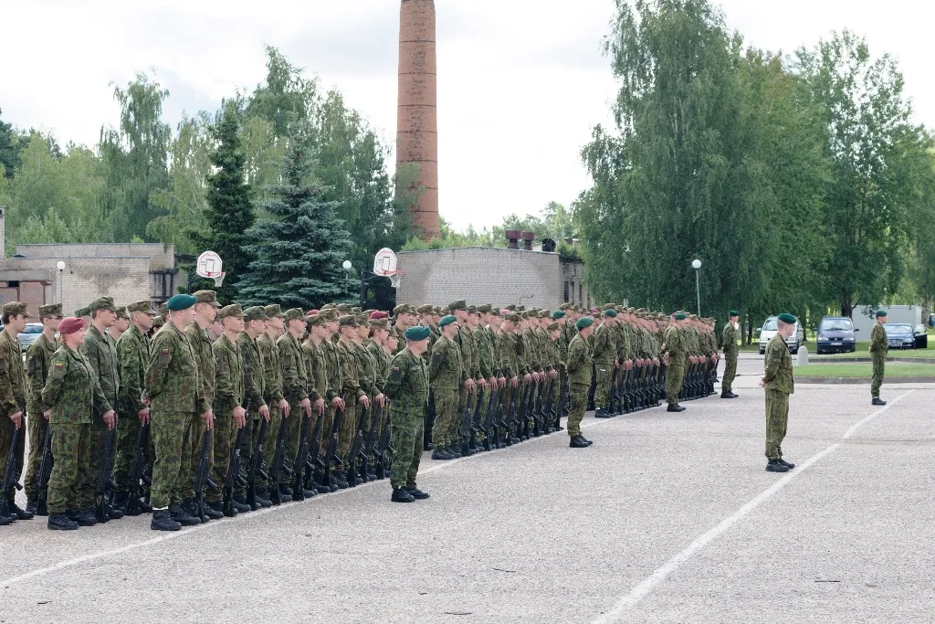 Nauji kariai savanoriai