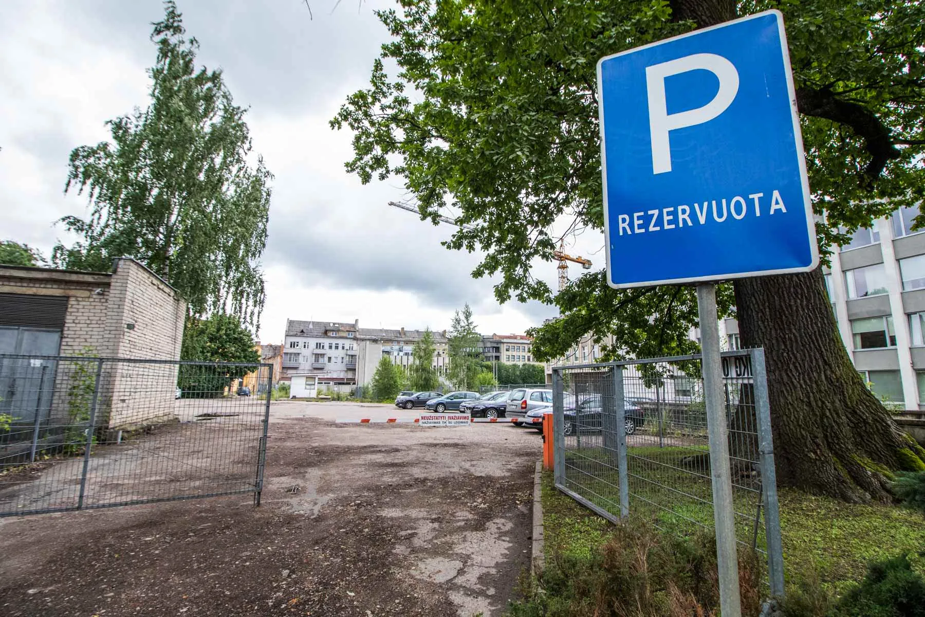 Stovėjimo aikštelė šalia Romuvos