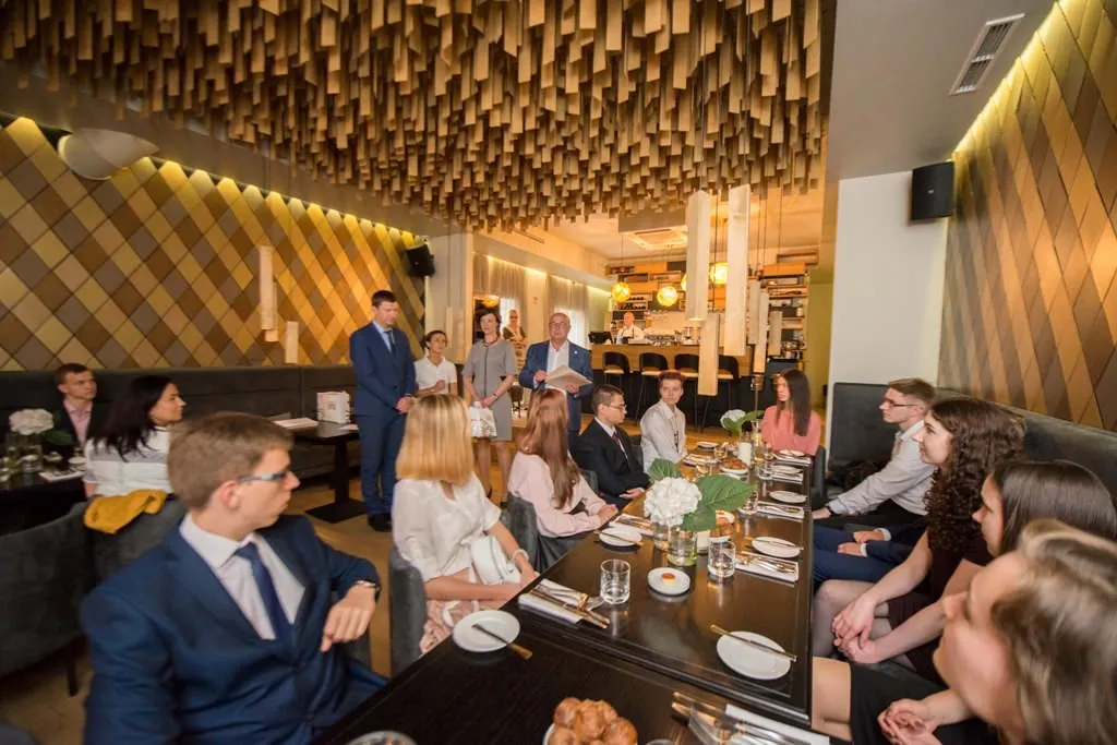 Šventiniai pietūs šimtukininkams