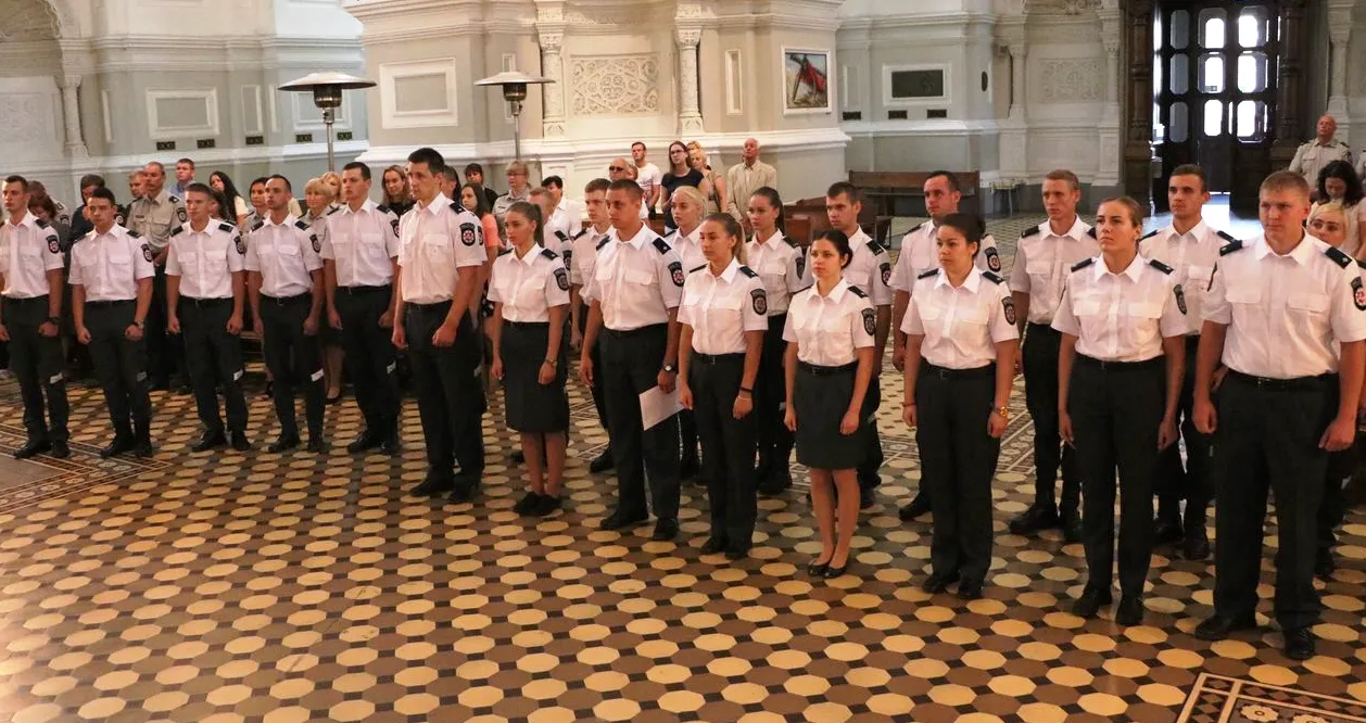 Prisiekė nauji pareigūnai