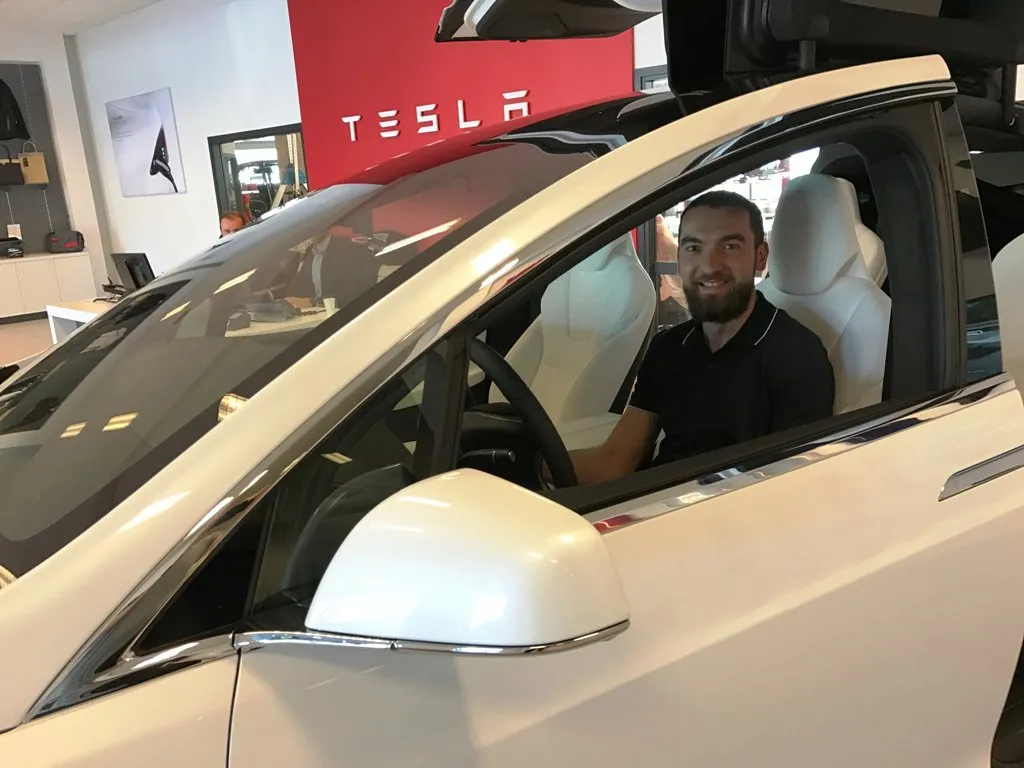 Kaunietis dirba įmonėje „Tesla“