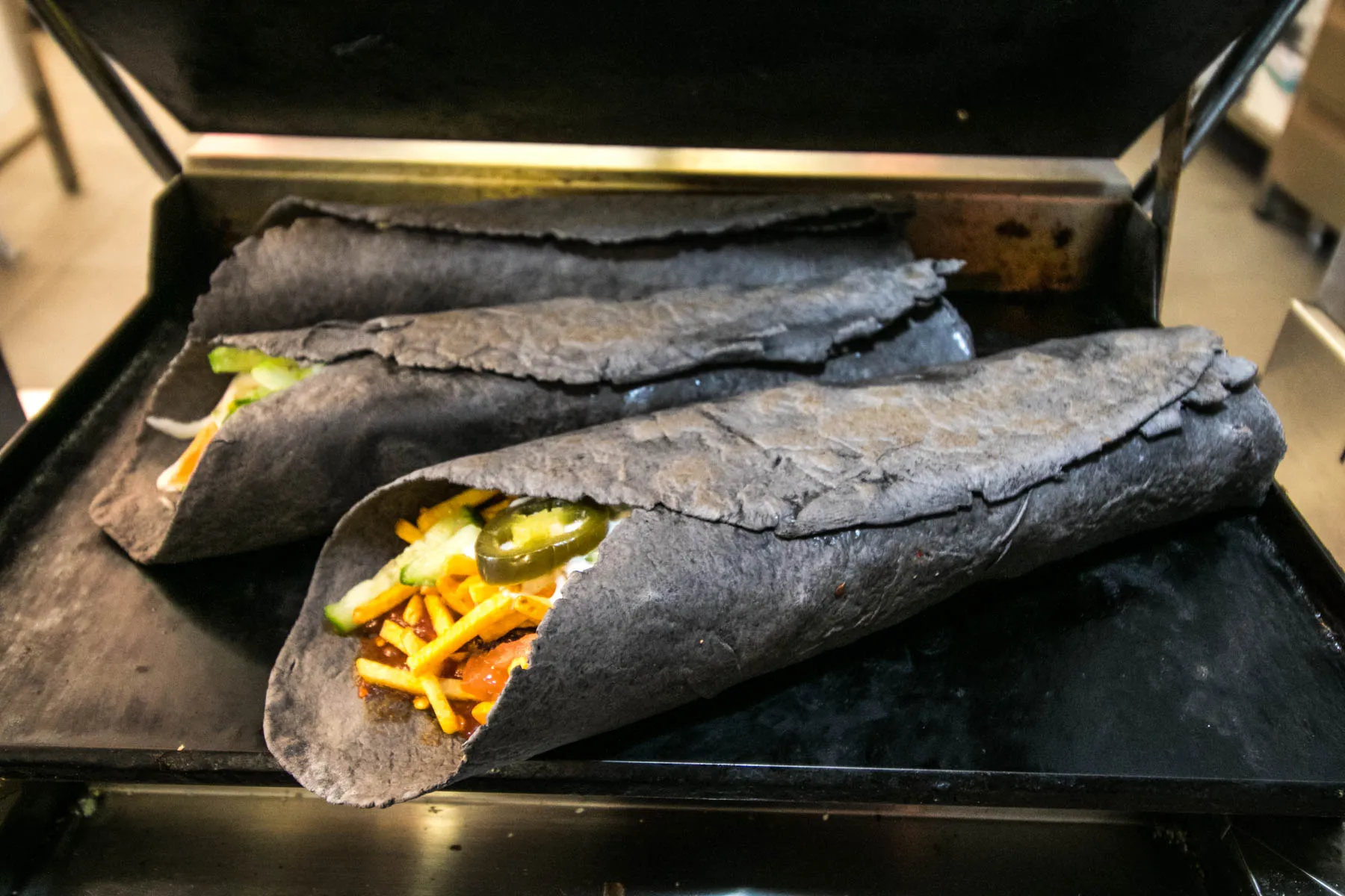 Juodi kebabai ir picos