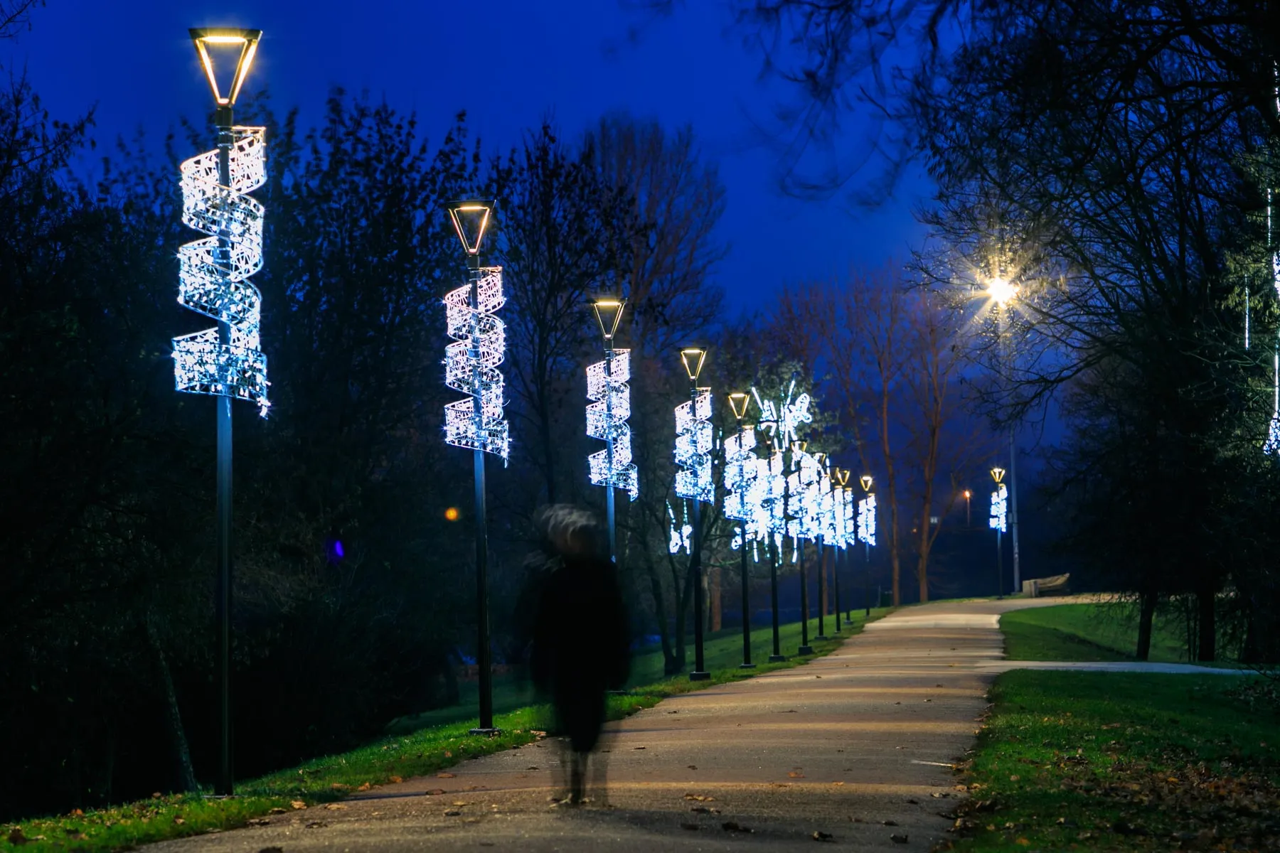 Santakos parkas pasipuošė Kalėdiniais papuošimais
