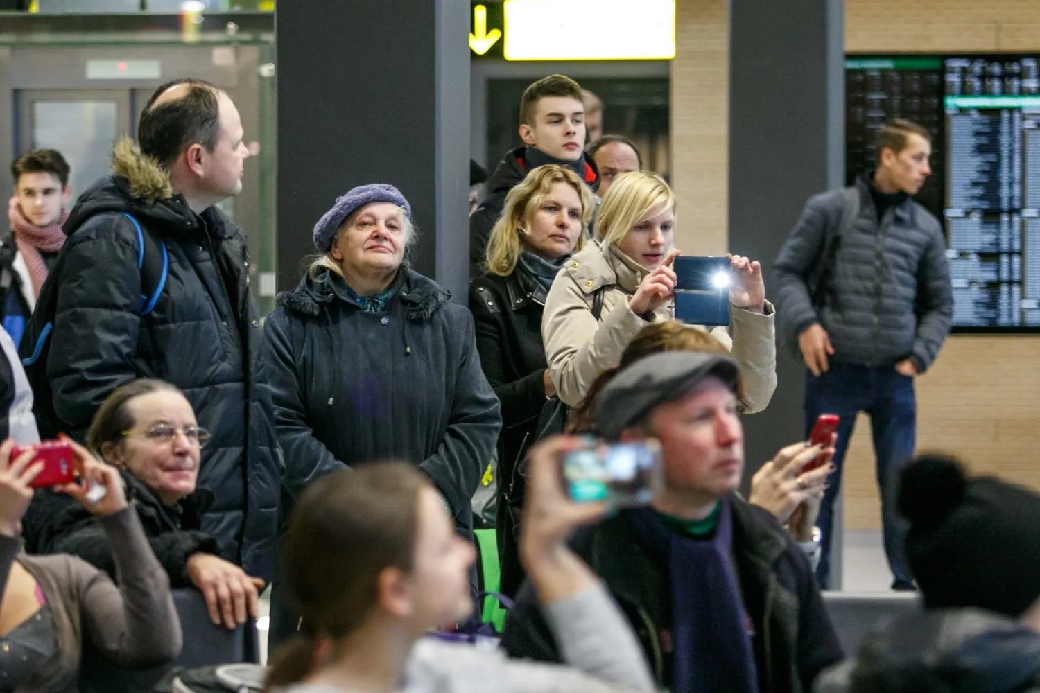 Kauno autobusų stotyje uždainavo būsimi medikai