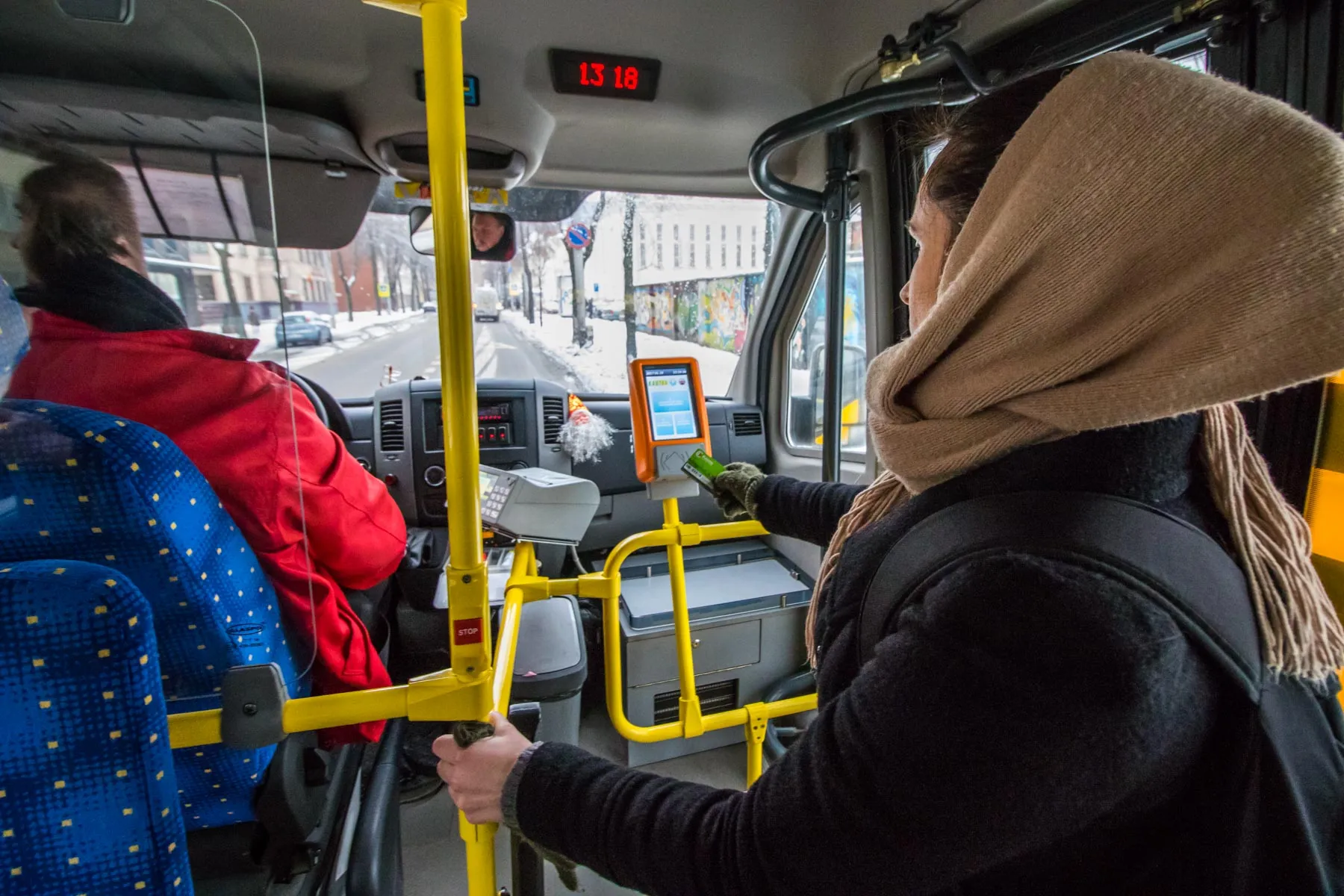 Keleiviai maršrutiniame taksi