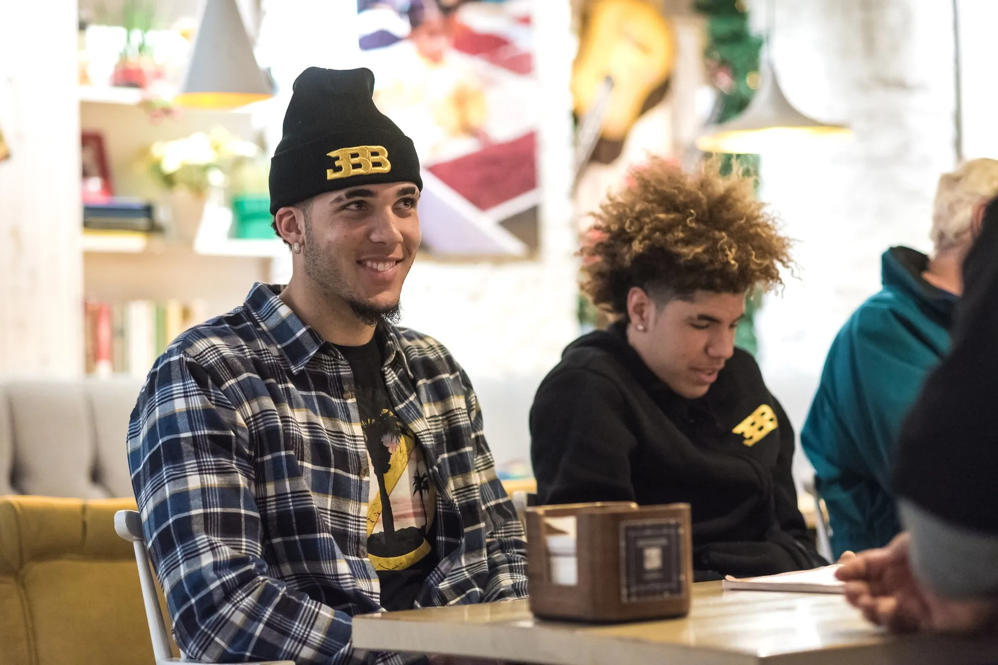 Broliai Ballai su tėvu atvyko vakarieniauti į Kauną