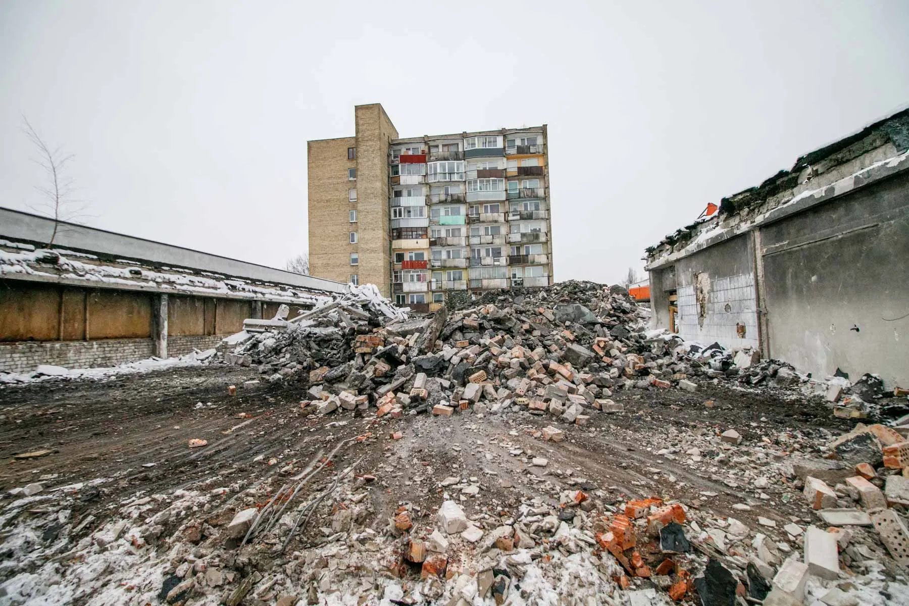 Griaunamas buvęs restoranas "Vilija"