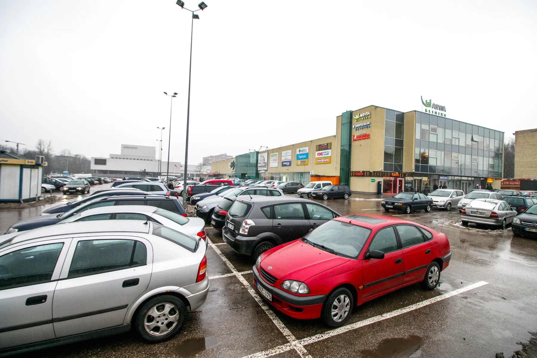 Girstučio automobilių stovėjimo aikštelė