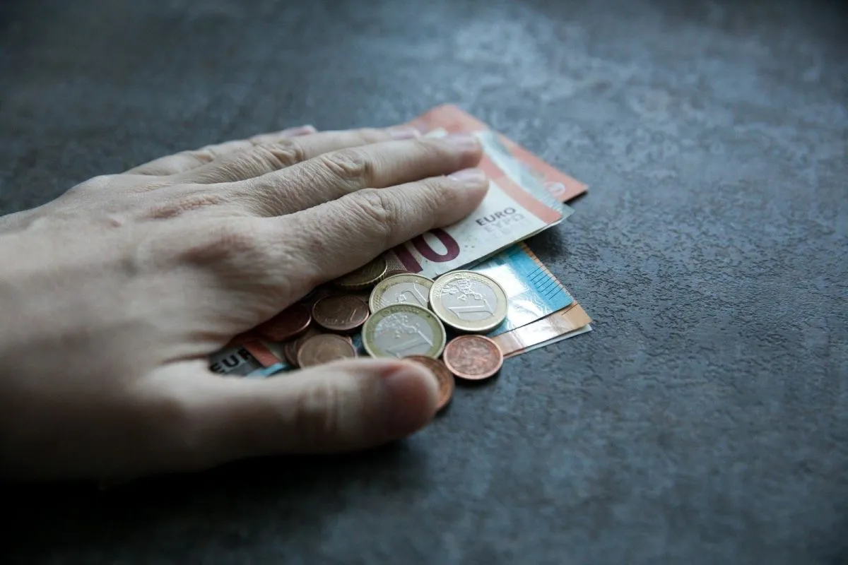 Skolų išieškojimas, antstoliai, eurai