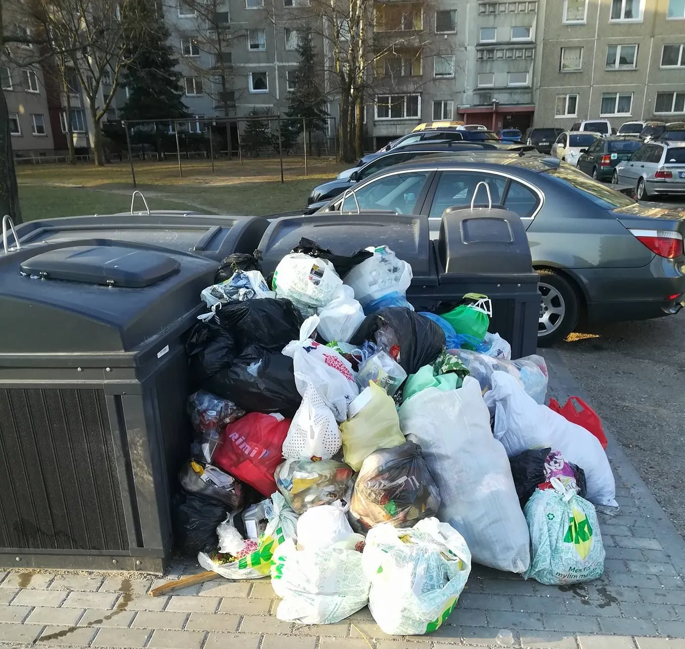 Šiukšlės Šilainiuose, Rasytės gatvėje