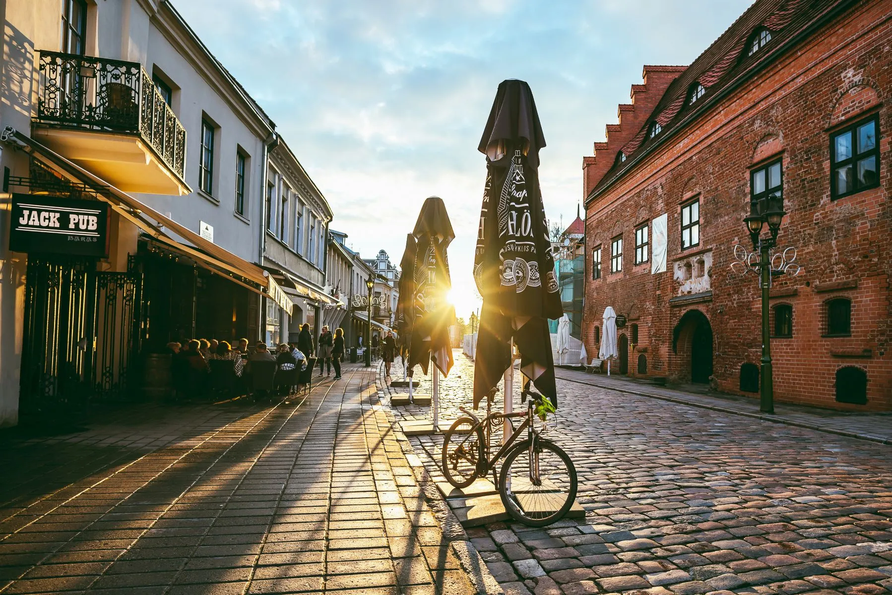 Kauniečiai džiaugiasi pavasariu
