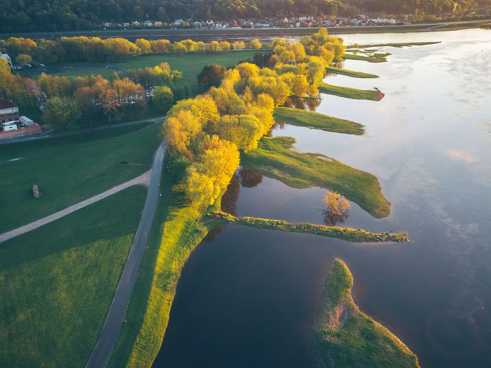 Kauniečiai džiaugiasi pavasariu