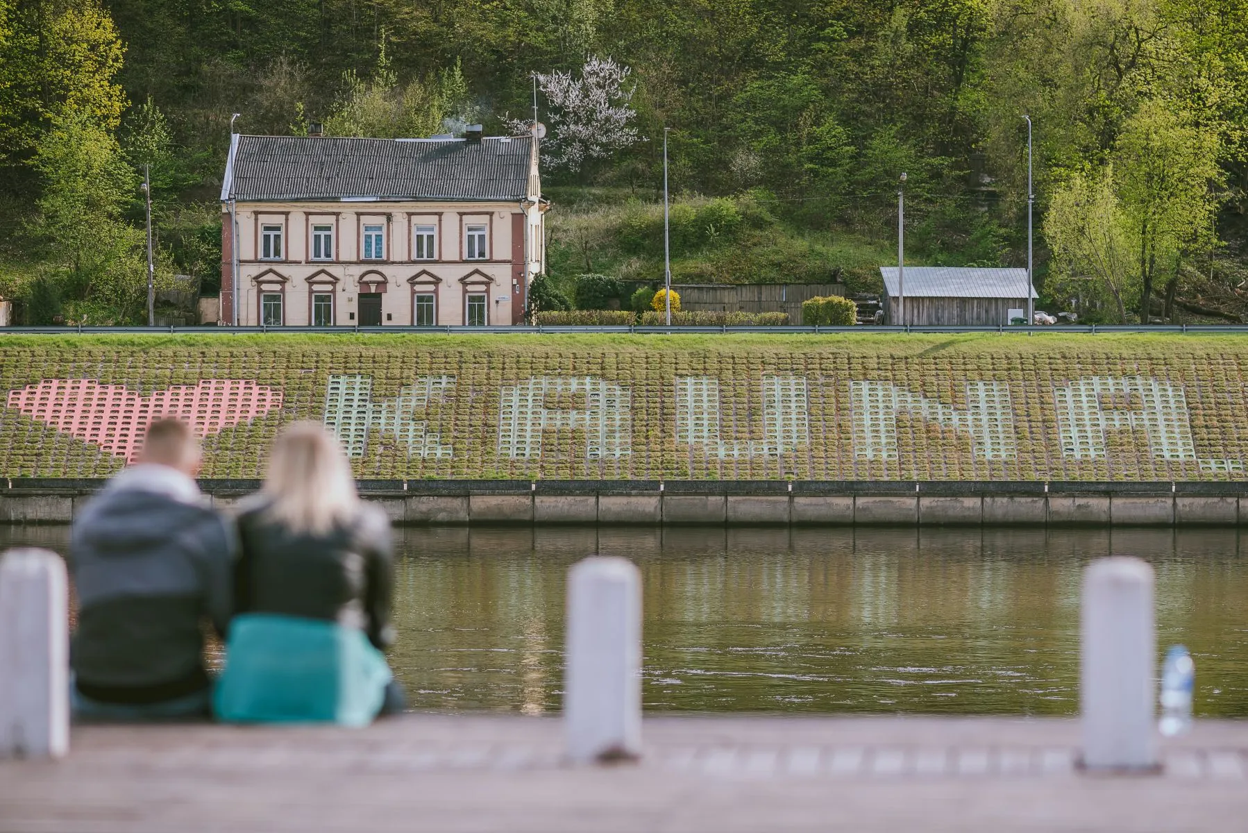 Kauniečiai džiaugiasi pavasariu