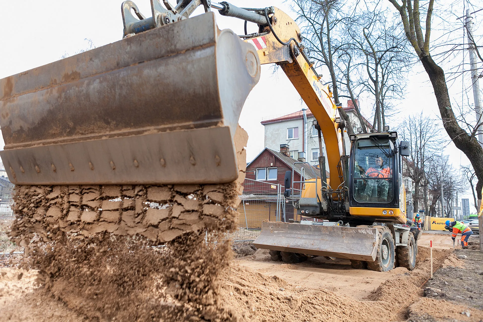 Tvarkomi Savanorių prospekto šaligatviai