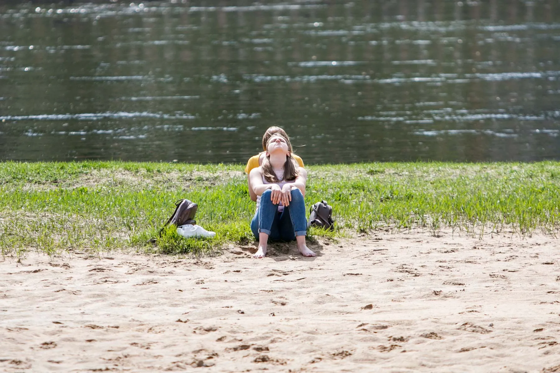Miestiečiai mėgaujasi šilčiausia mėnesio diena