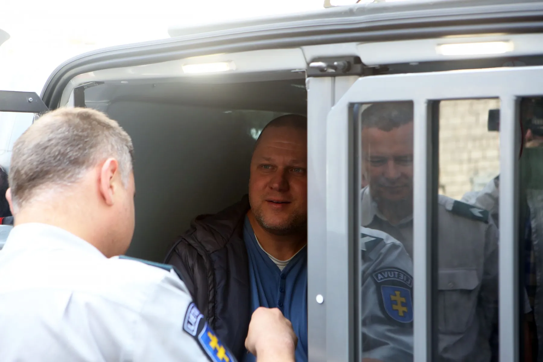 A. Ulvydas išvedamas iš teismo