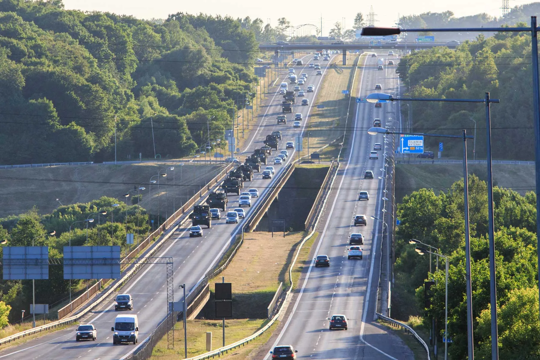 Karinė kolona Islandijos plente, vakarinis aplinkelis