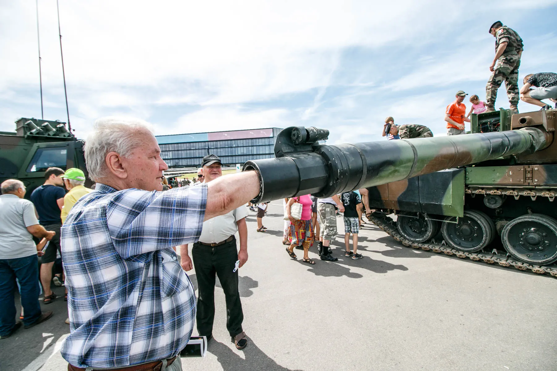 Karinės technikos paroda Nemuno saloje