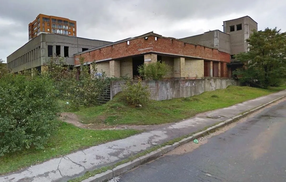 Baltų pr. 17, pastatas-vaiduoklis