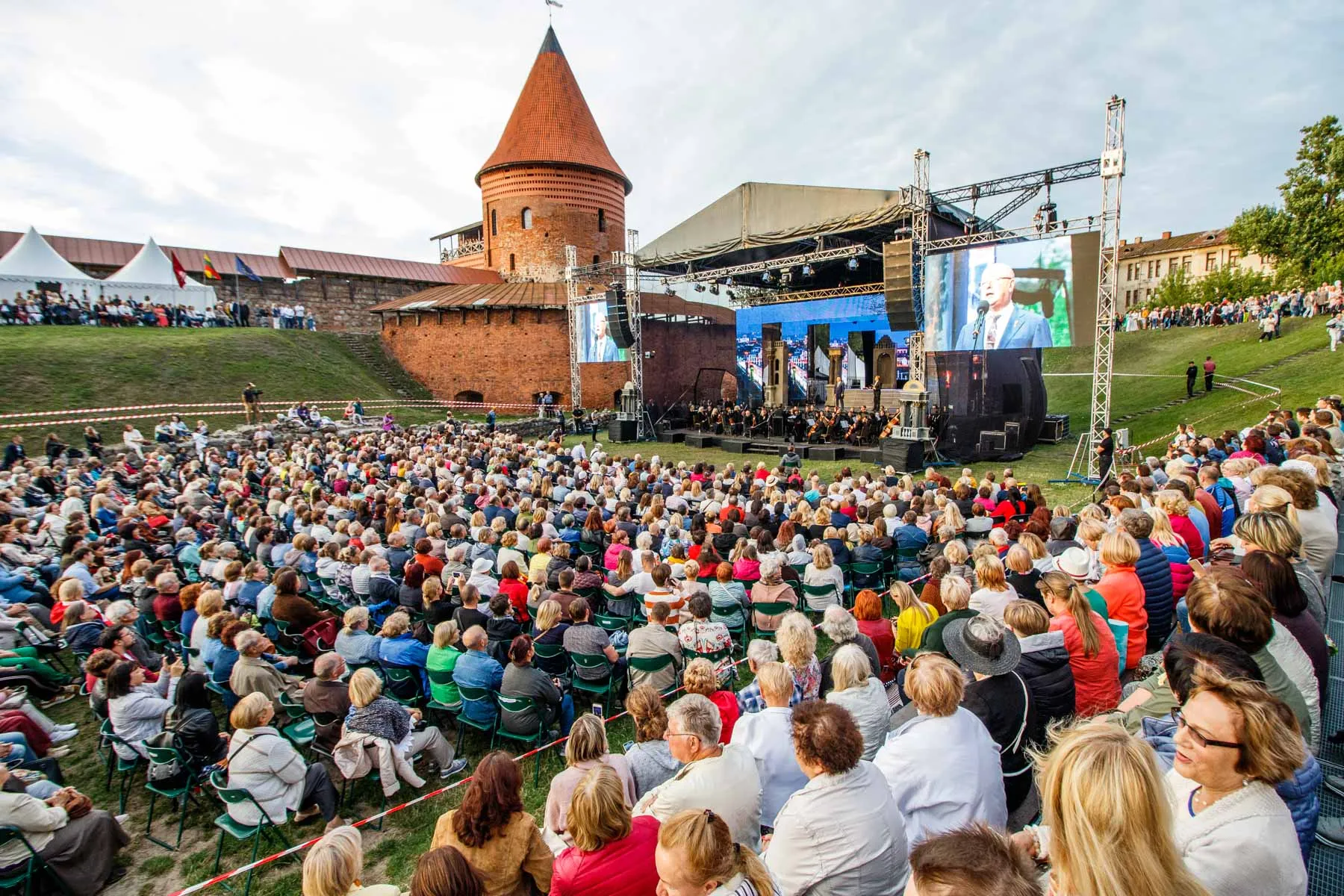 Tautiškos giesmės giedojimas