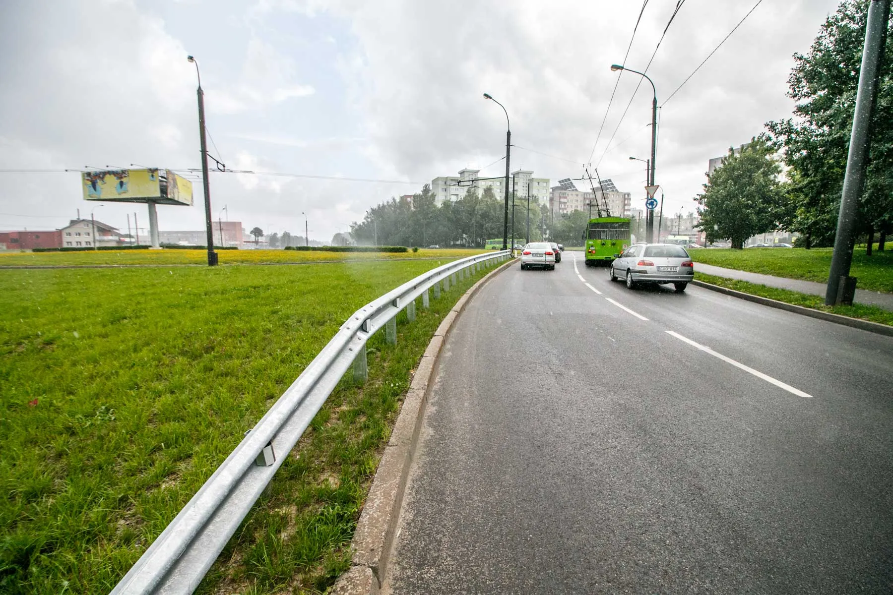 Prie žiedo Šiaurės prospekte sumontuoti atitvarai
