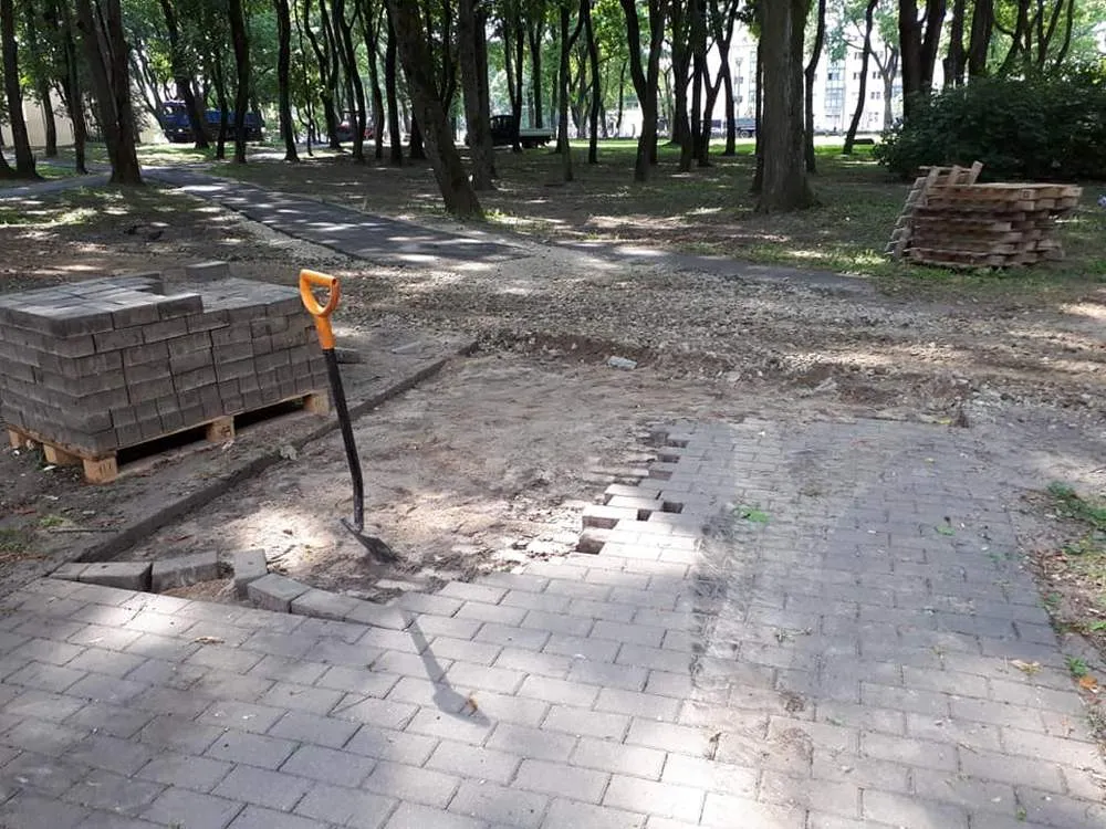 Ramybės parke tvarkomi takai