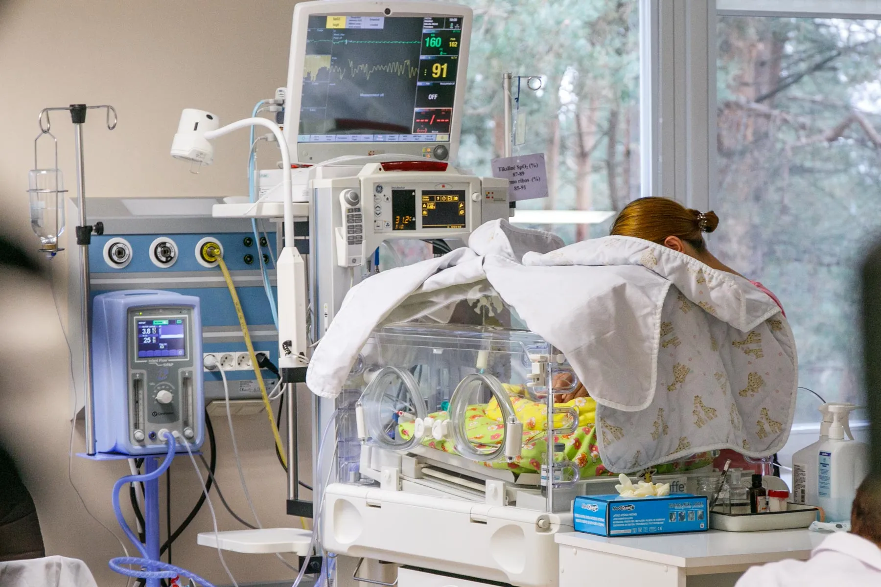 Gimdymas, kūdikis, inkubatorius, akušerijos ligoninė