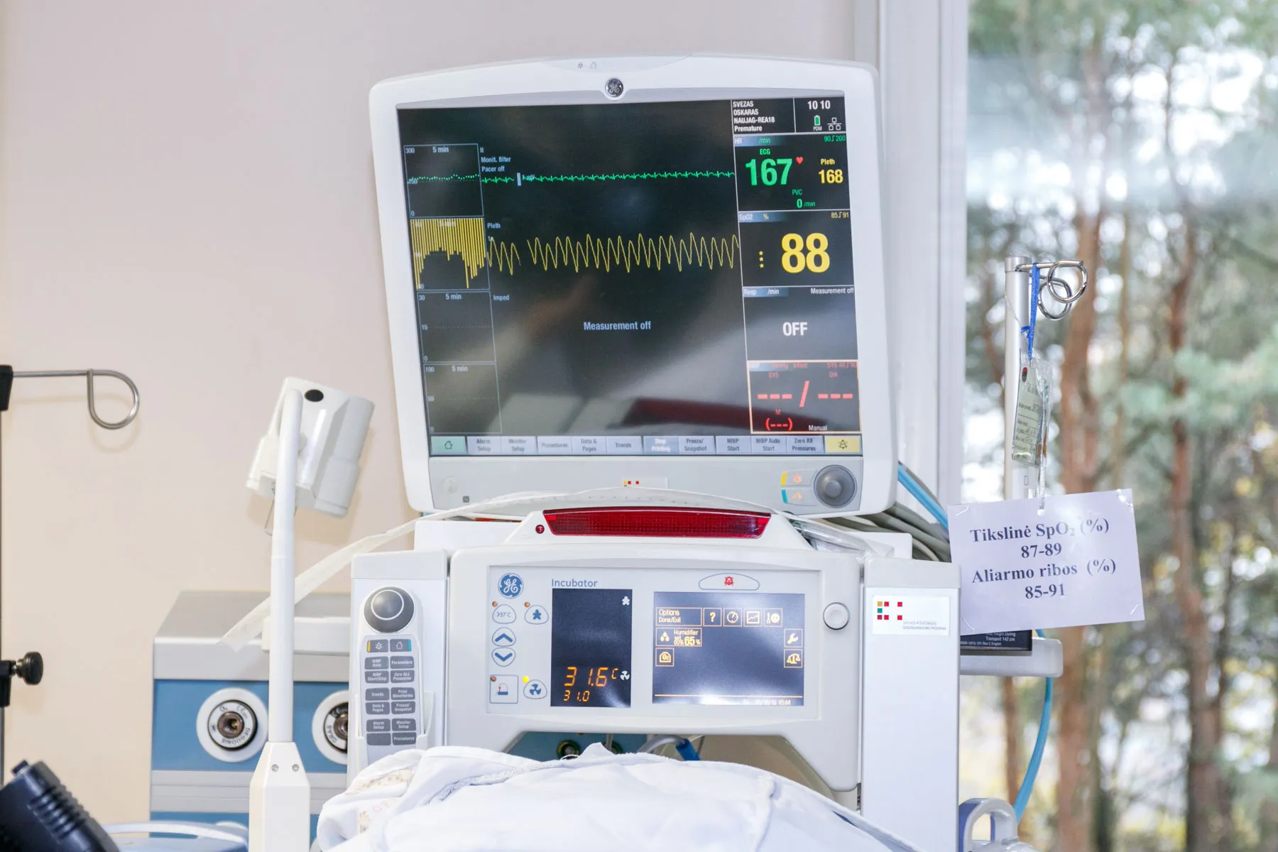 Gimdymas, kūdikis, inkubatorius, akušerijos ligoninė