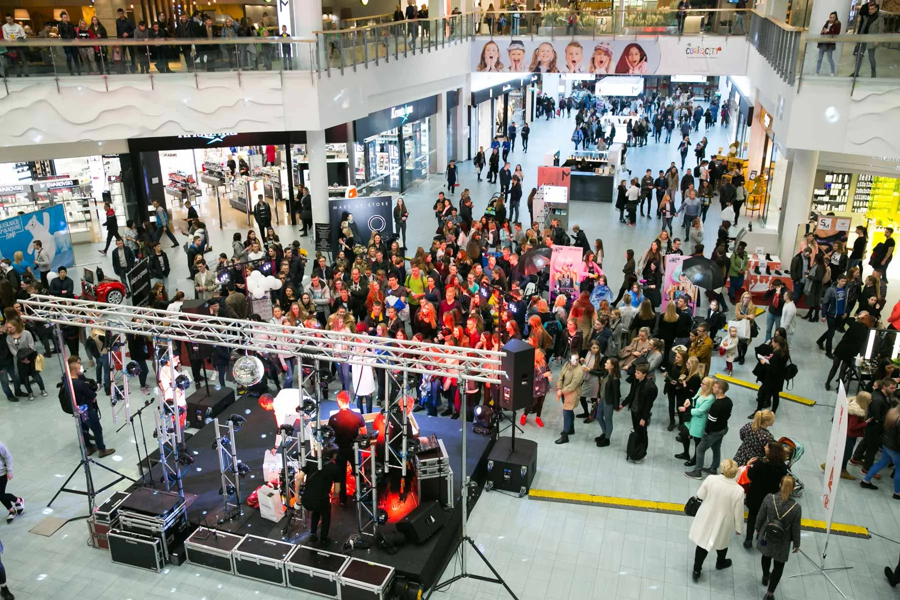 Studentų pirkinių naktis Megoje