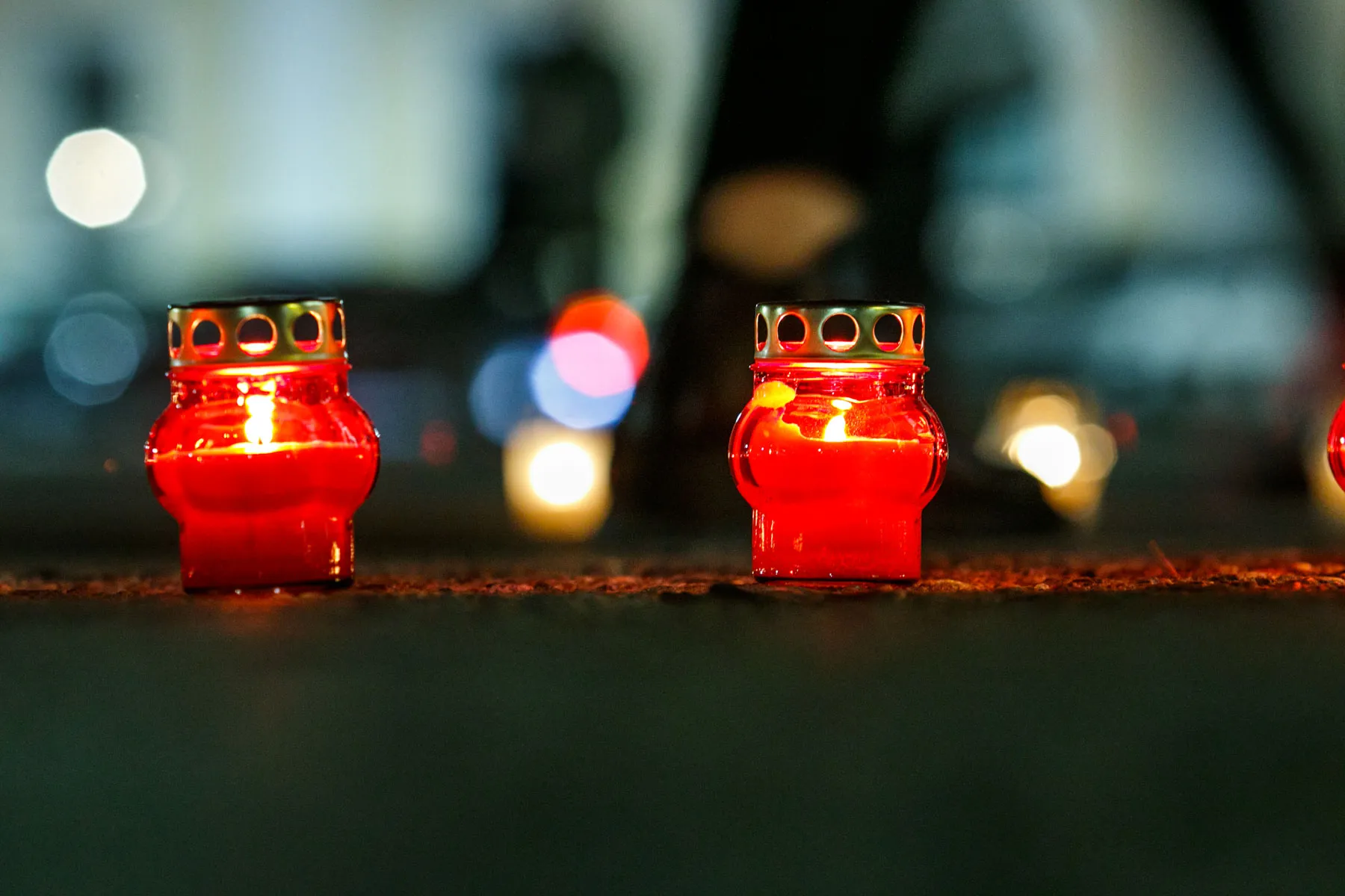 „Sielų upė“, žvakė, kapinės