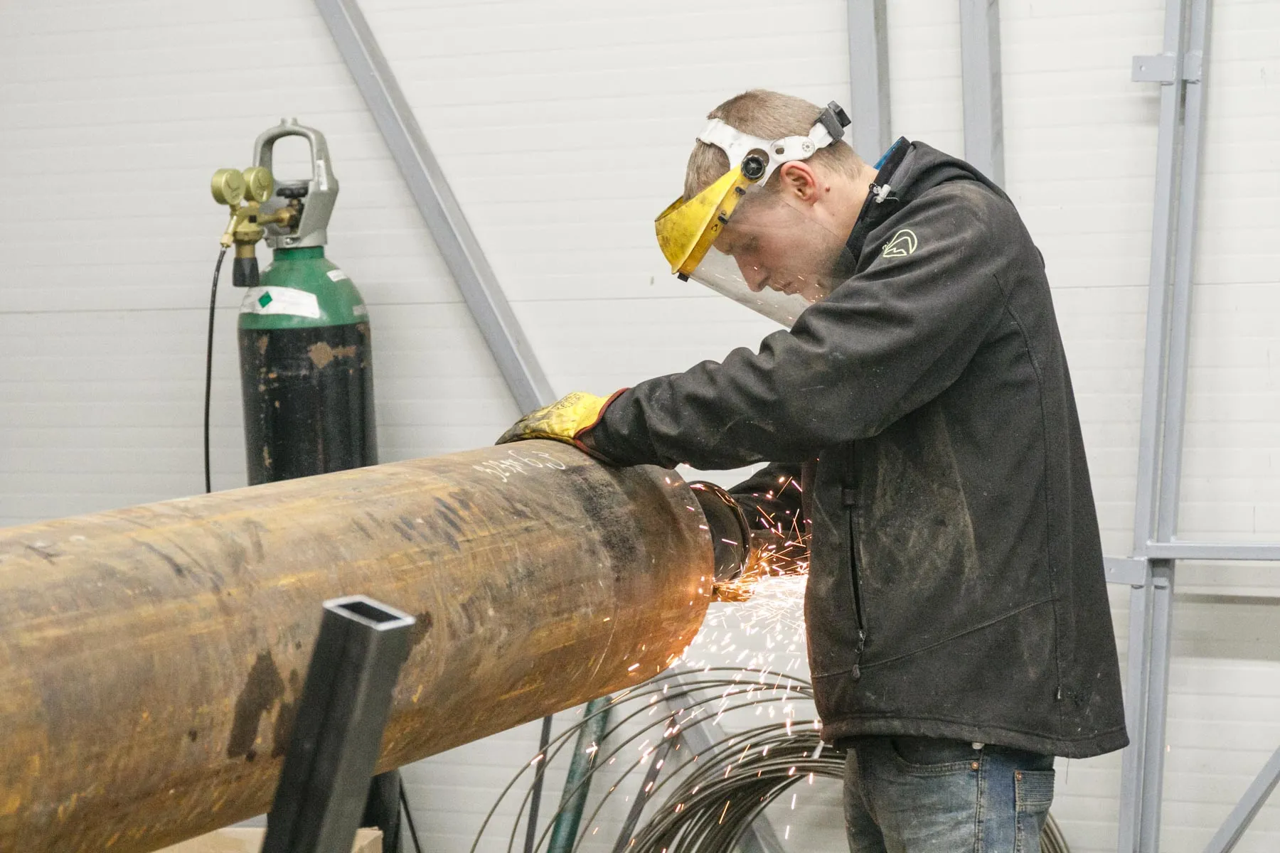 Darbas, darbininkas, darbovietė