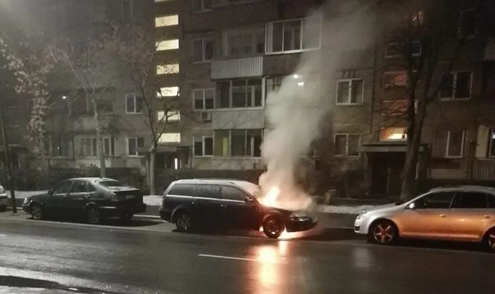 Užsiliepsnojęs automobilis Partizanų g.