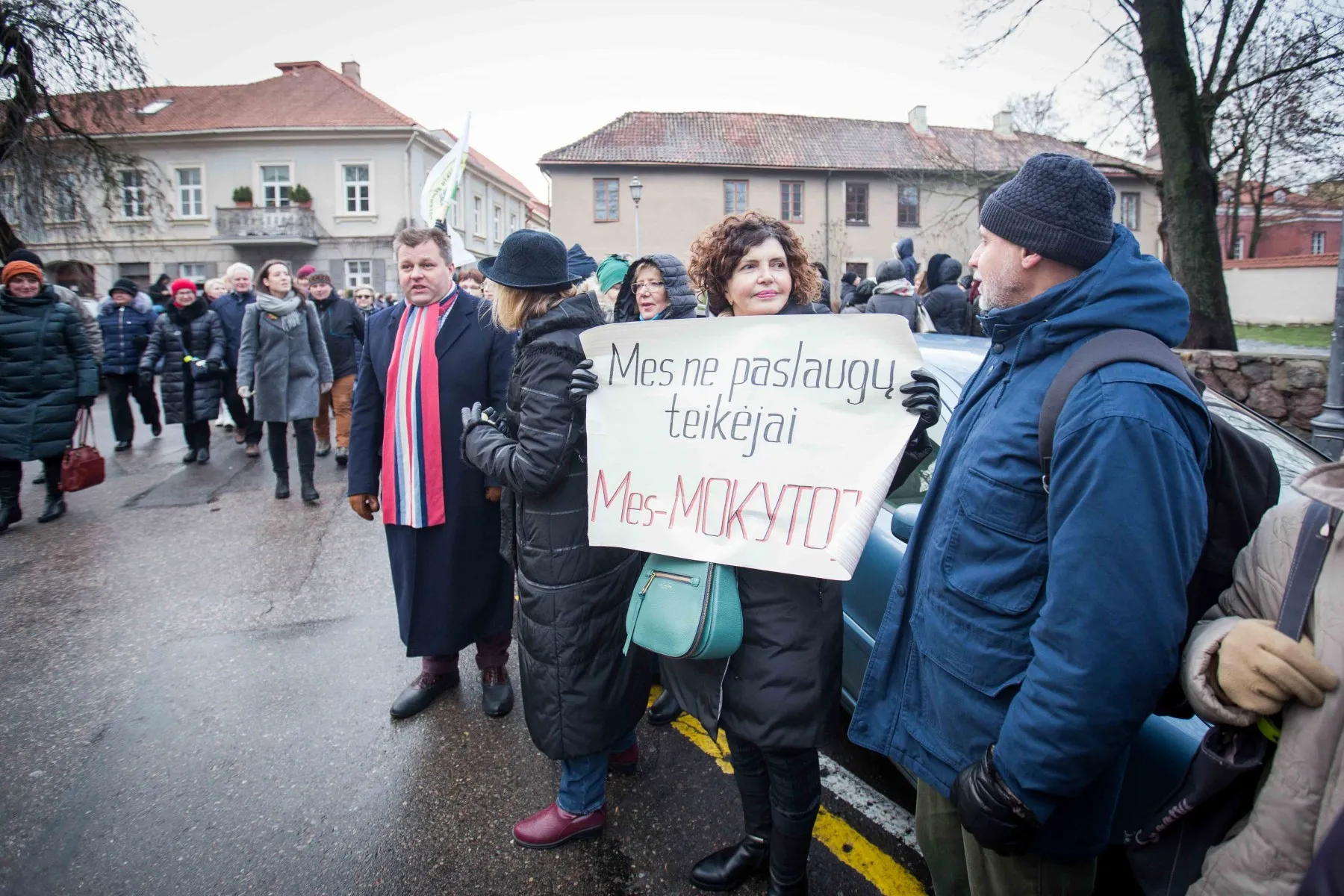 Mokytojų mitingas Vilniuje prie Vyriausybės
