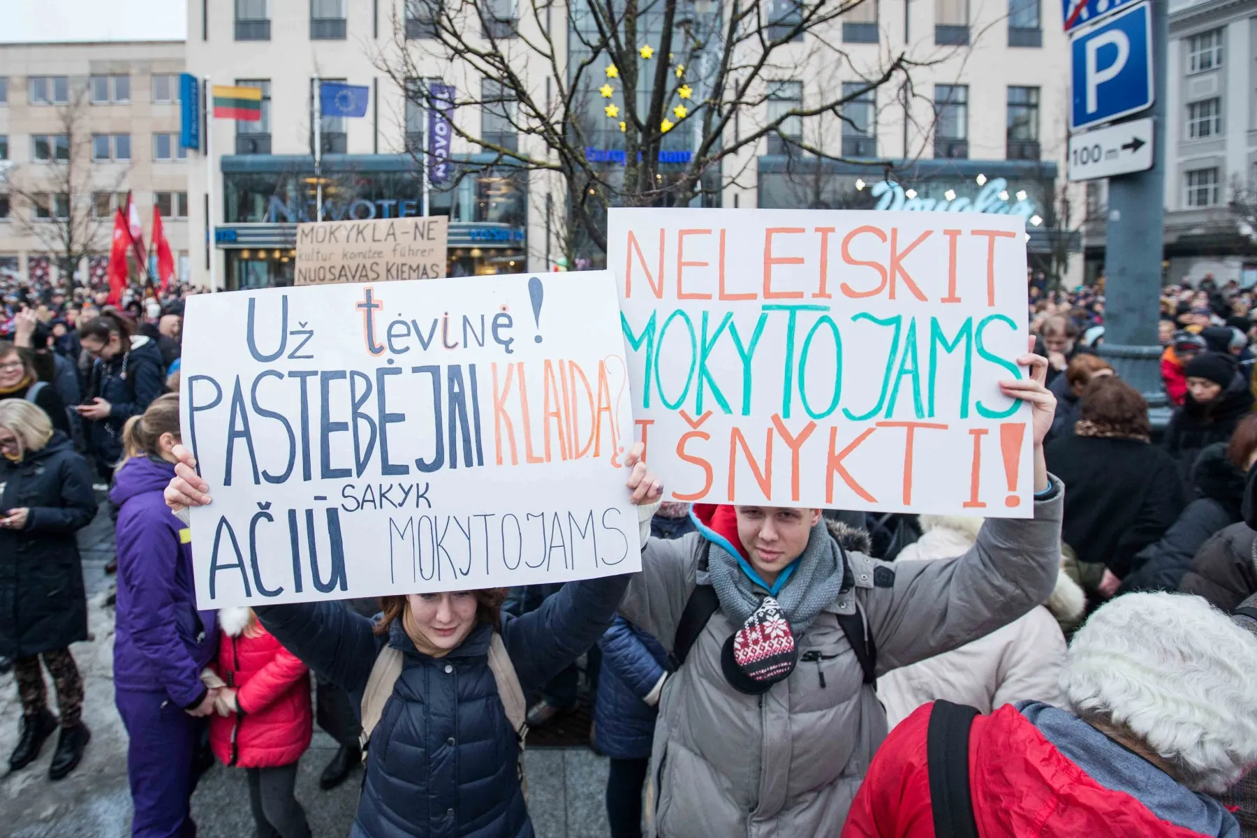 Mokytojų mitingas Vilniuje prie Vyriausybės