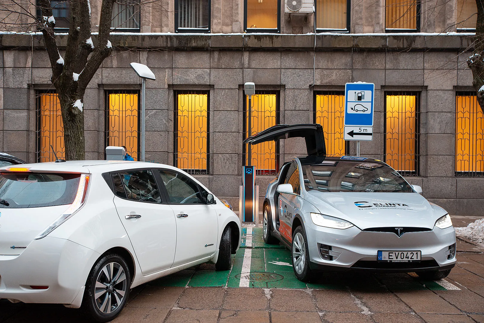 Elektromobilių įkrovimo stotelė